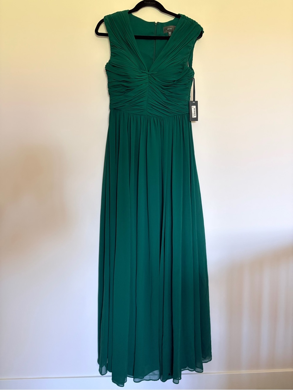 Vera Wang Emerald Green Ruched V-Neck Sleeveless Chiffon Gown NWT Dress